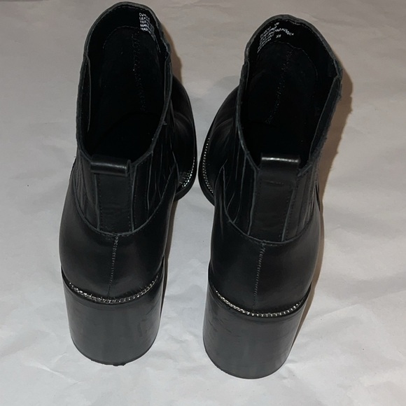 Chelsea & Violet Arcad black Leather block heels booties sz 10 - Picture 7 of 12